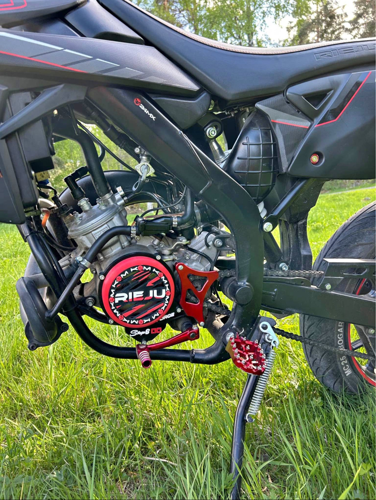 CUSTOM TÄNDNINGSKÅPA - RIEJU AM6